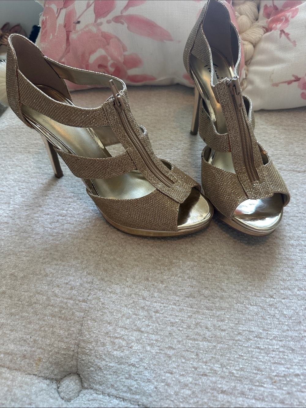 FIONI Clothing Gold Strappy Front-Zip Stiletto Heels